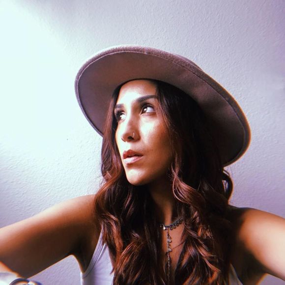 Meet your Posher, Camila - Picture 1 of 1